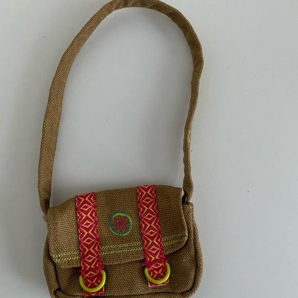 New American Girl Lea 18’ doll of year 2016 with book, messenger bag. - Picture 9 of 13